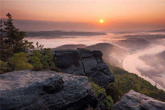 <a style='color:#268bd1;cursor:pointer;' href='/whly.html'><a style='color:#268bd1;cursor:pointer;' href='/whly.html'>德國旅游</a></a>簽證都需要準(zhǔn)備什么東西? 德國旅游簽證都需要準(zhǔn)備什么東西?