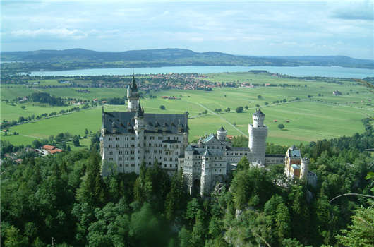 歐盟藍(lán)卡申請條件與風(fēng)險(xiǎn)警示！